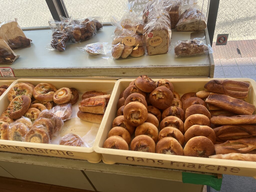 ダンマルシェ本店の店内