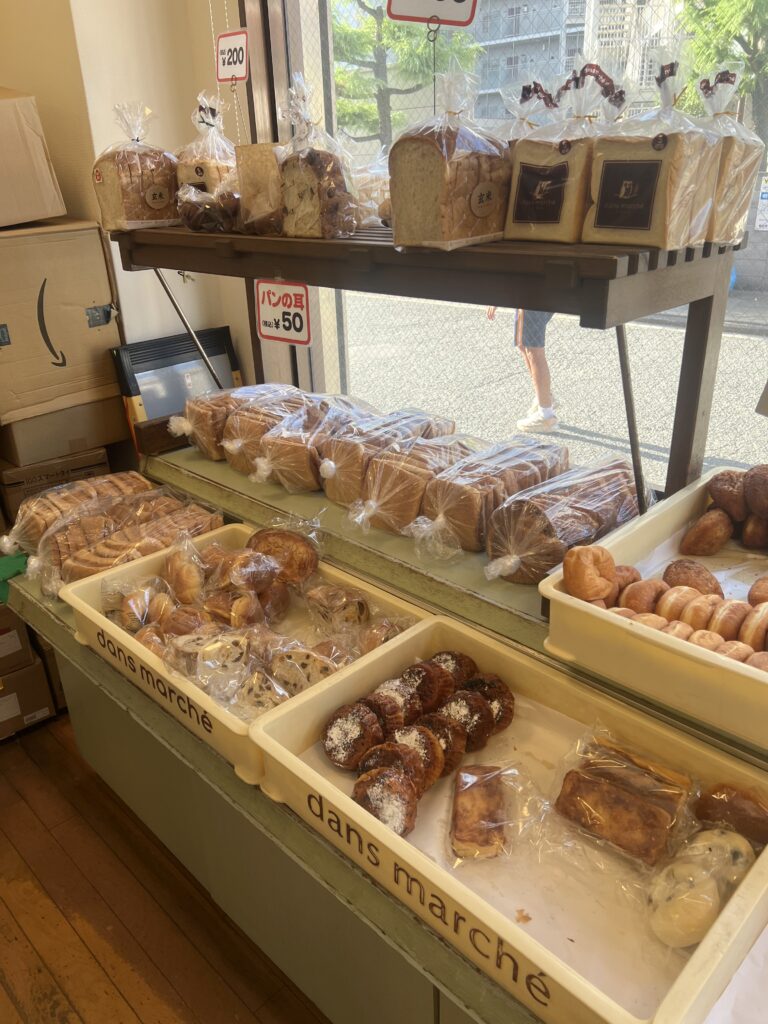 ダンマルシェ本店の店内