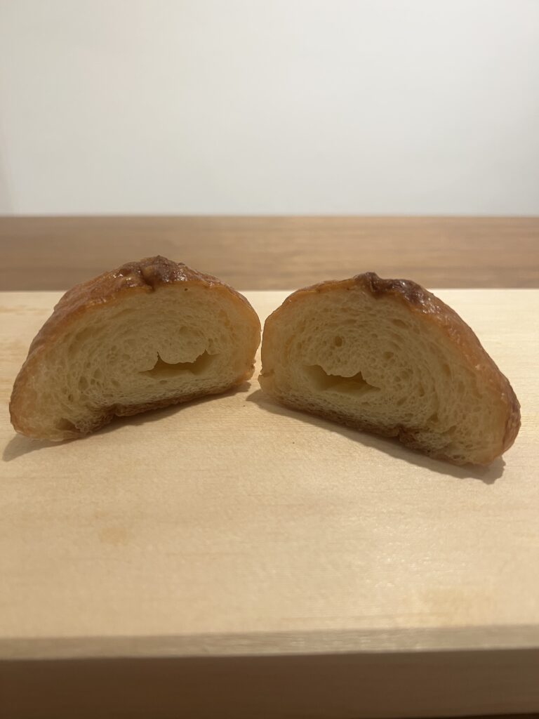 一口塩バターパン2個入り220円
